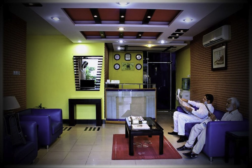 رزرو هتل Royal Elegance Hotel لاهور