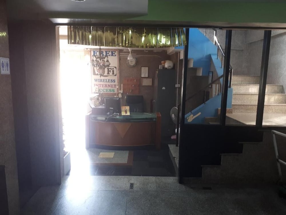 رزرو هتل Centaur Inn بانکوک
