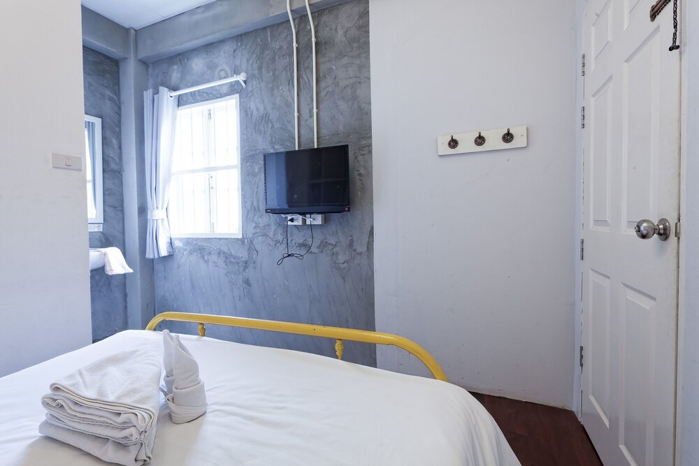 رزرو هتل Ai Phuket Hostel پوکت
